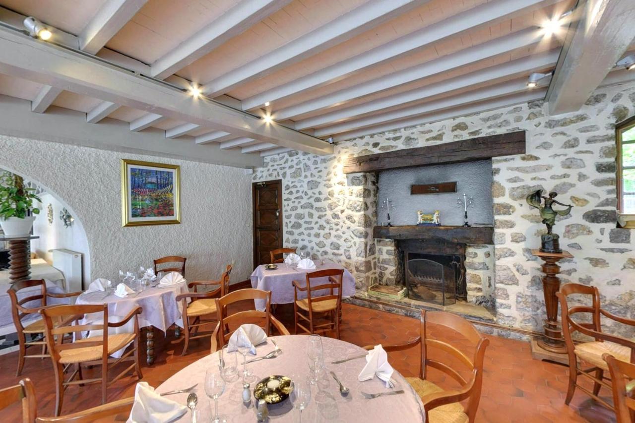 Fasthotel Oloron Hostellerie Du Paon Blanc Lurbe-Saint-Christau Exterior foto